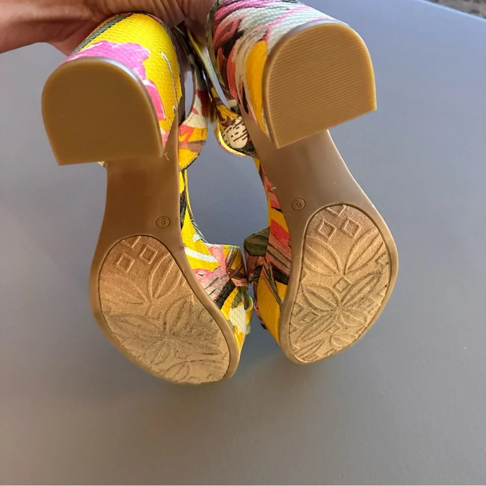 Nine West vallen Strappy platform heels in yellow tropical sz 6